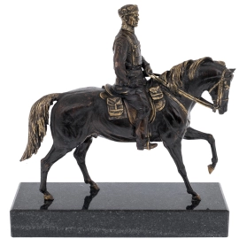 Скульптура из латуни и патины "Генерал" на подставке из гранита