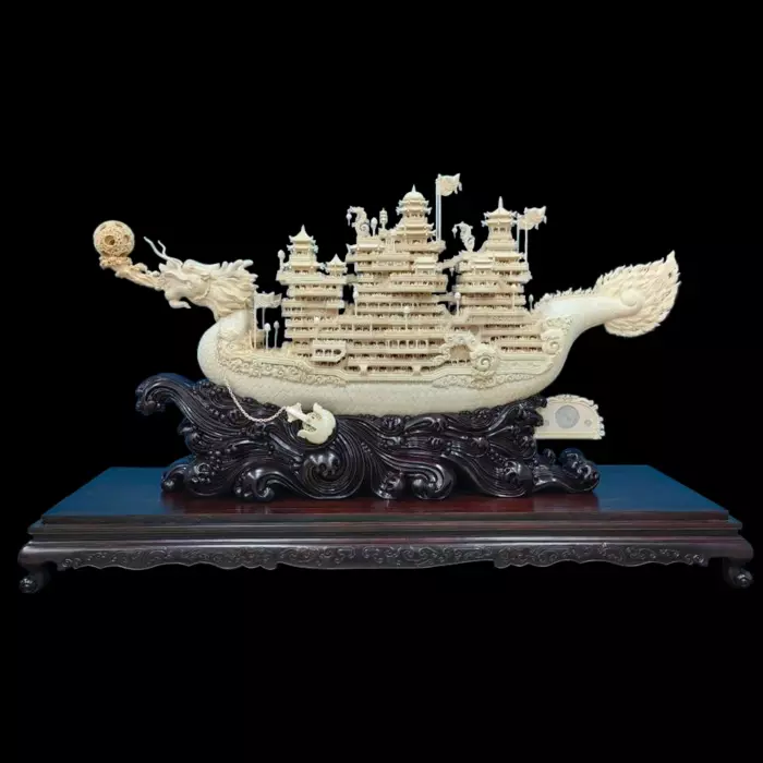 Композиция из бивня мамонта "Хуафанг"