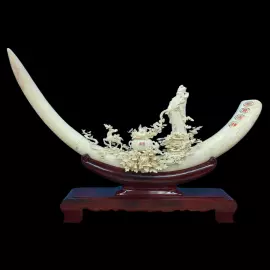 Композиция из бивня мамонта "Богатый и благоприятный"