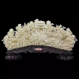 Композиция из бивня мамонта "Обширные финансовые ресурсы"