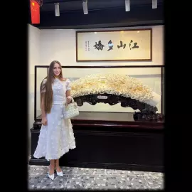 Композиция из бивня мамонта "Эта страна так прекрасна"