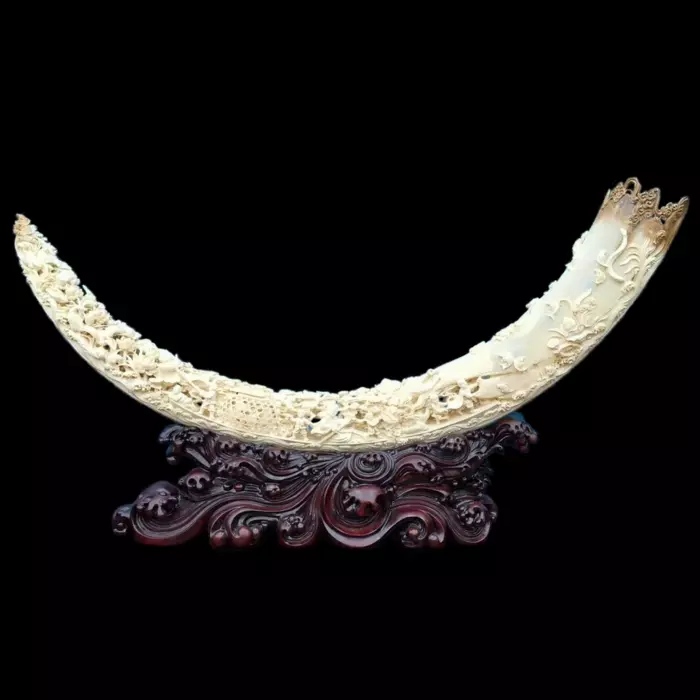 Композиция из бивня мамонта "Забросить сеть"