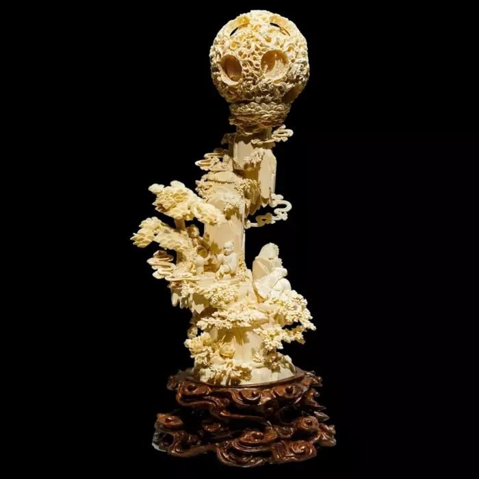 Композиция из бивня мамонта "Смотреть на солнце"