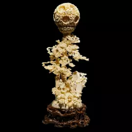 Композиция из бивня мамонта "Тень высокой сосны"