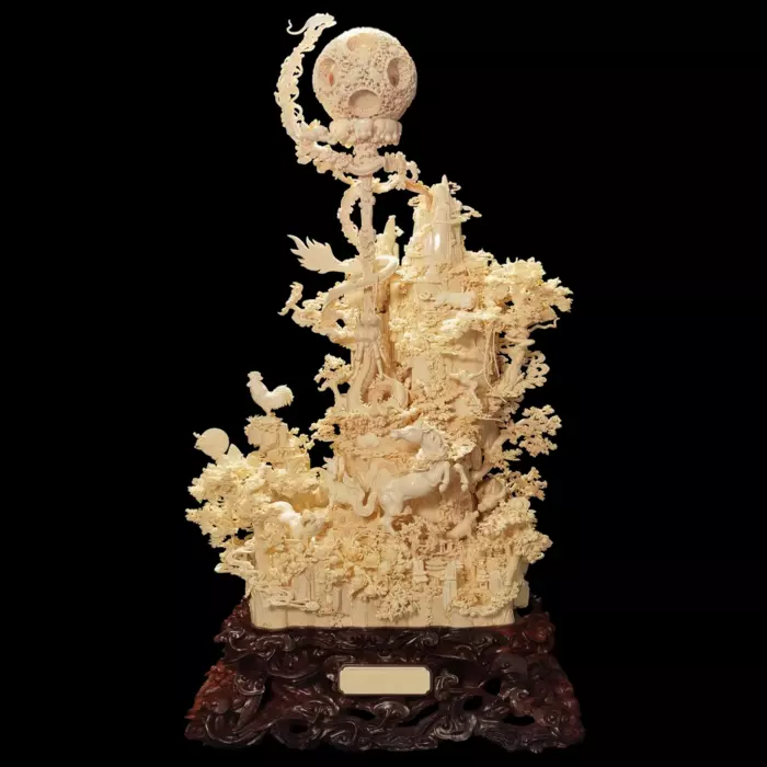 Композиция из бивня мамонта "Процветающая Вселенная. В погоне за мечтами"