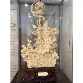 Композиция из бивня мамонта "Процветающая Вселенная. В погоне за мечтами"