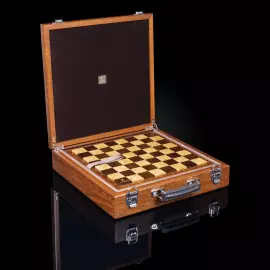 Шахматы из ценных пород дерева и бивня мамонта "Стаунтон Богемия"