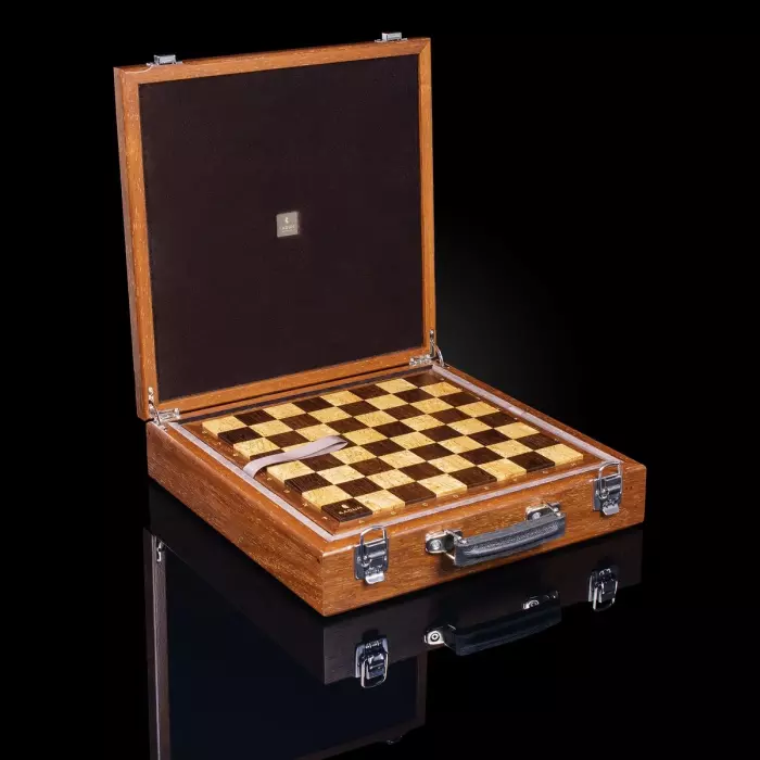 Шахматы из ценных пород дерева и бивня мамонта "Стаунтон Богемия"