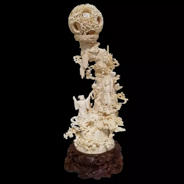 Композиция из бивня мамонта "Гармония двух бессмертных"