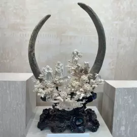 Композиция из бивня мамонта "Мудрецы"