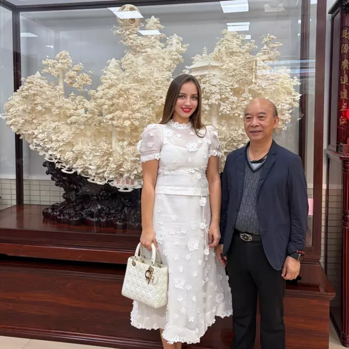 Композиция из бивня мамонта "Богатый и благоприятный"