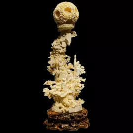 Композиция из бивня мамонта "Обращение к восходящему солнцу"