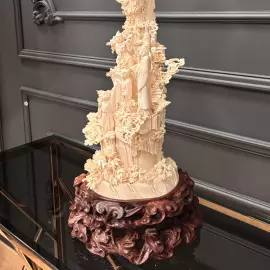 Композиция из бивня мамонта "Обращение к восходящему солнцу"