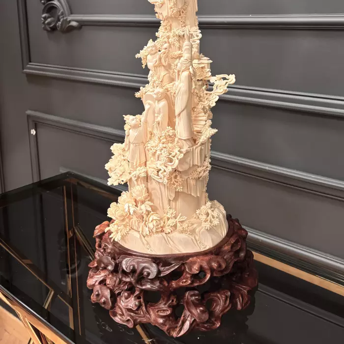 Композиция из бивня мамонта "Обращение к восходящему солнцу"