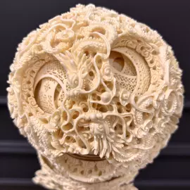 Композиция из бивня мамонта "Обращение к восходящему солнцу"