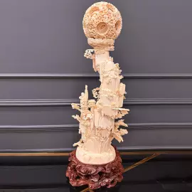 Композиция из бивня мамонта "Обращение к восходящему солнцу"