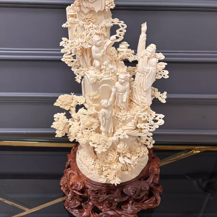 Композиция из бивня мамонта "Обращение к восходящему солнцу"