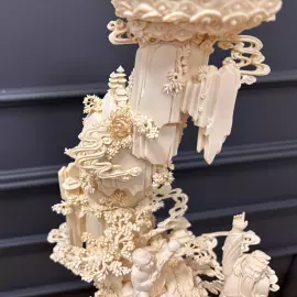 Композиция из бивня мамонта "Обращение к восходящему солнцу"