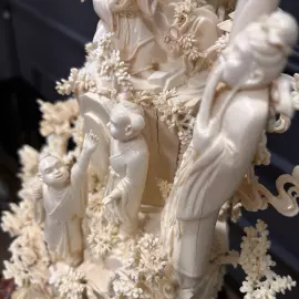 Композиция из бивня мамонта "Обращение к восходящему солнцу"