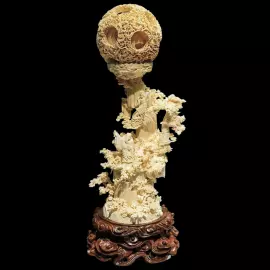 Композиция из бивня мамонта "Поднимаю бокал и приглашаю луну"