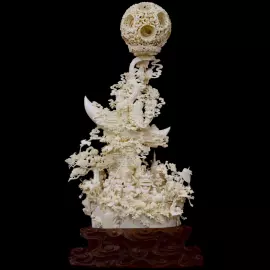 Композиция из бивня мамонта "Солнце и луна находятся вместе"