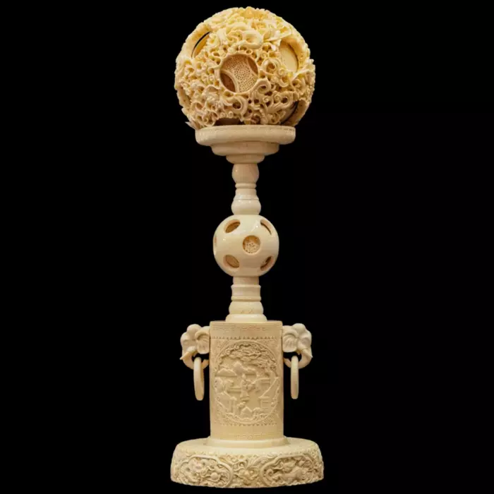 Композиция из бивня мамонта "Слоны"