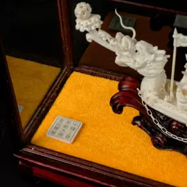 Корабль-дракон из бивня мамонта "Хуафанг" малый