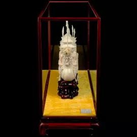 Корабль-дракон из бивня мамонта "Хуафанг"