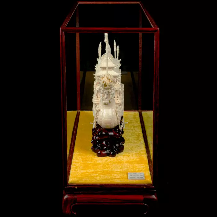 Корабль-дракон из бивня мамонта "Хуафанг"