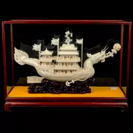 Корабль-дракон из бивня мамонта "Хуафанг"