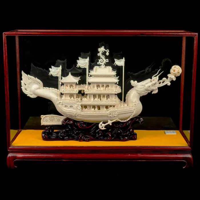 Корабль-дракон из бивня мамонта "Хуафанг"