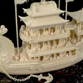 Корабль-дракон из бивня мамонта "Хуафанг"