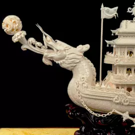 Корабль-дракон из бивня мамонта "Хуафанг"