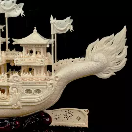 Корабль-дракон из бивня мамонта "Хуафанг"