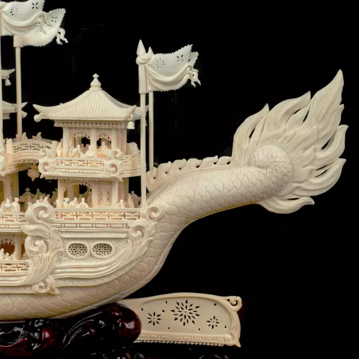 Корабль-дракон из бивня мамонта "Хуафанг"