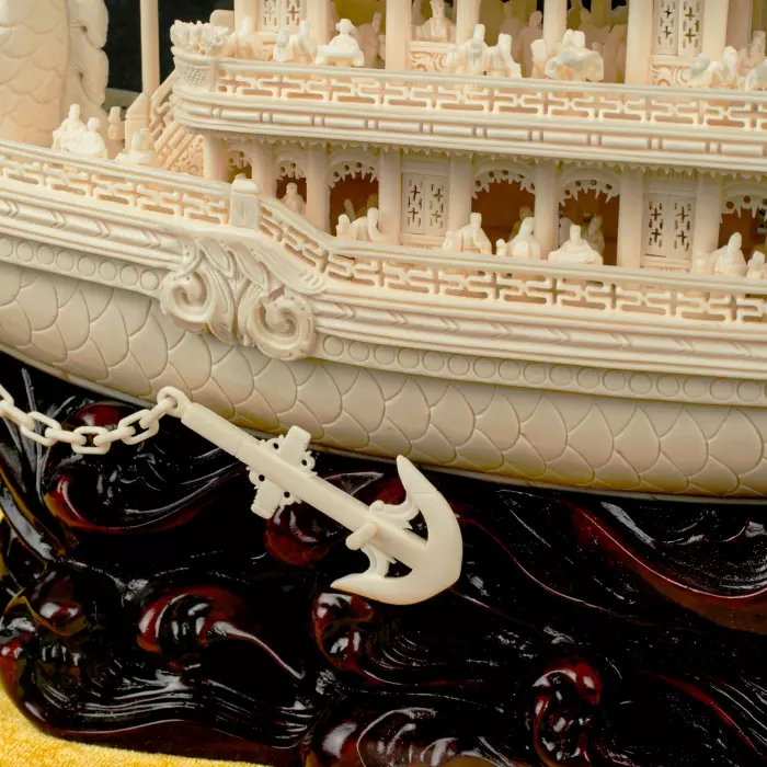 Корабль-дракон из бивня мамонта "Хуафанг"