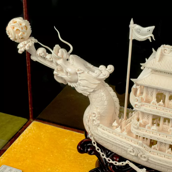 Корабль-дракон из бивня мамонта "Хуафанг"