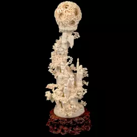 Композиция из бивня мамонта с кантонским шаром "Обращение к восходящему солнцу"