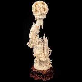 Композиция из бивня мамонта с кантонским шаром "Обращение к восходящему солнцу"