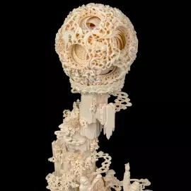 Композиция из бивня мамонта с кантонским шаром "Обращение к восходящему солнцу"