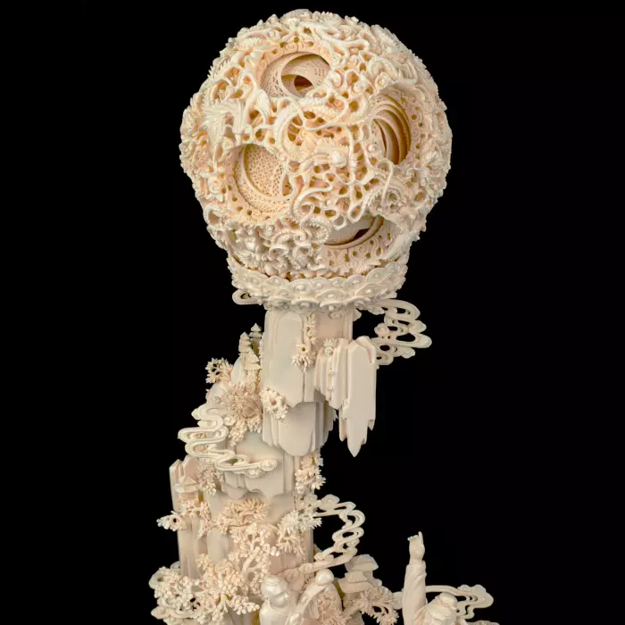 Композиция из бивня мамонта с кантонским шаром "Обращение к восходящему солнцу"