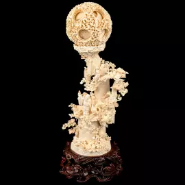 Композиция из бивня мамонта с кантонским шаром "Поднимаю бокал и приглашаю луну"