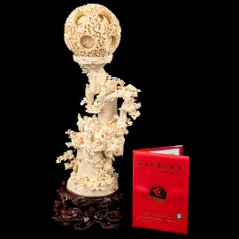 Композиция из бивня мамонта с кантонским шаром "Поднимаю бокал и приглашаю луну"