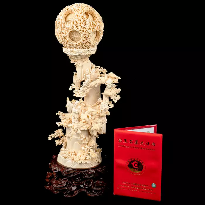 Композиция из бивня мамонта с кантонским шаром "Поднимаю бокал и приглашаю луну"