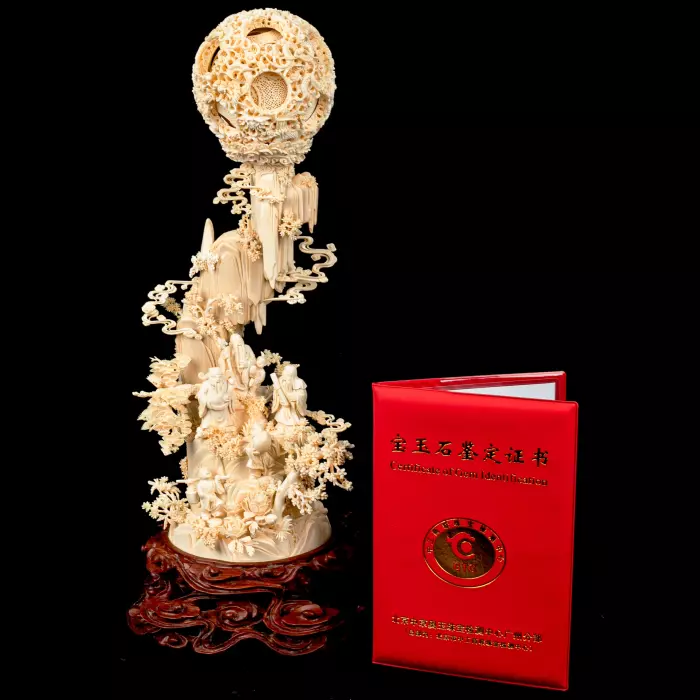 Композиция из бивня мамонта с кантонским шаром "Высота Цзисин Гаочжао"