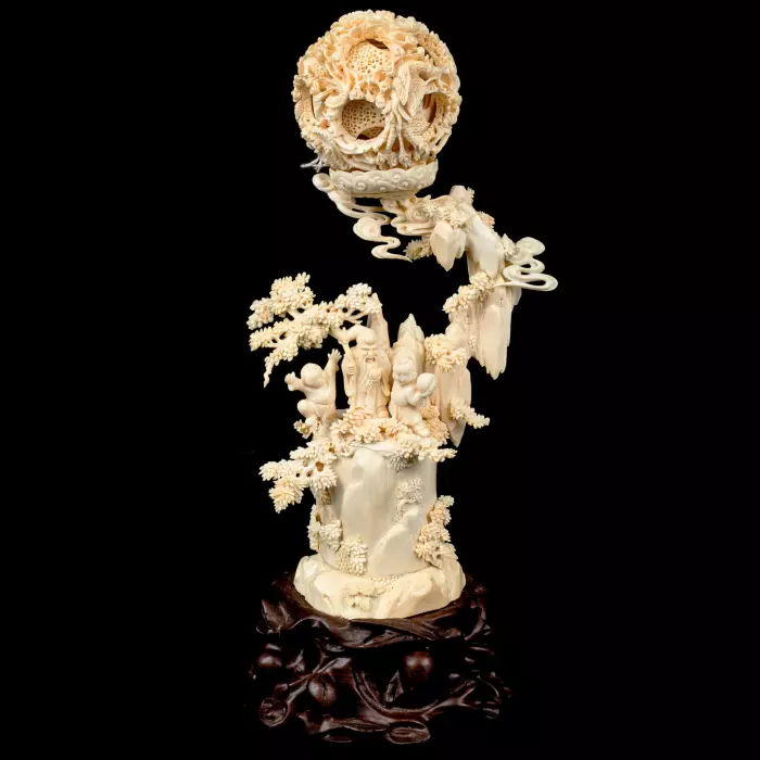 Композиция из бивня мамонта с кантонским шаром "Мудрец"