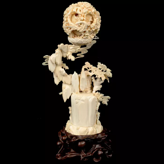 Композиция из бивня мамонта с кантонским шаром "Мудрец"