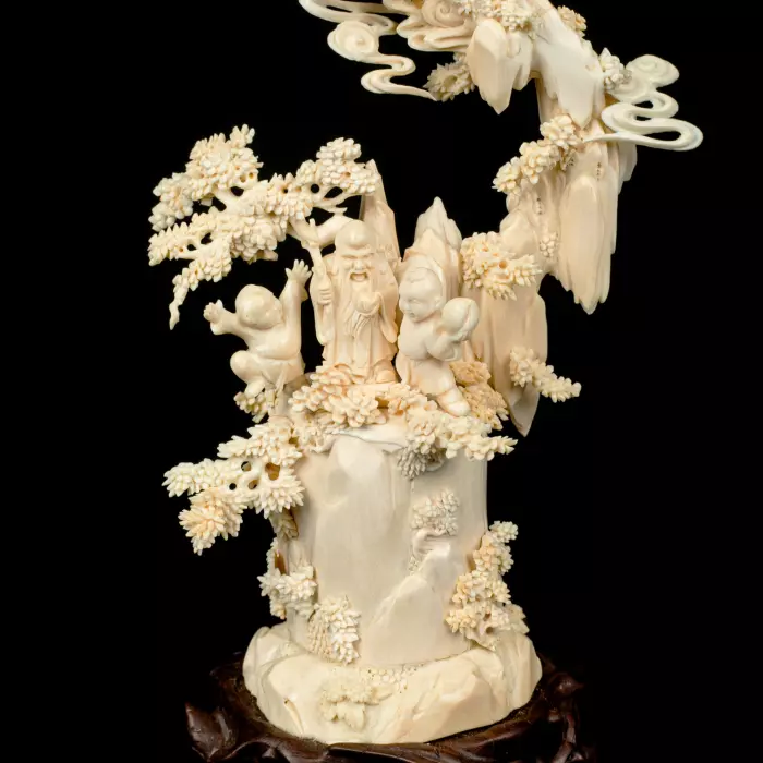 Композиция из бивня мамонта с кантонским шаром "Мудрец"