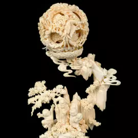 Композиция из бивня мамонта с кантонским шаром "Мудрец"