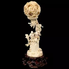 Композиция из бивня мамонта с кантонским шаром "Отдых"